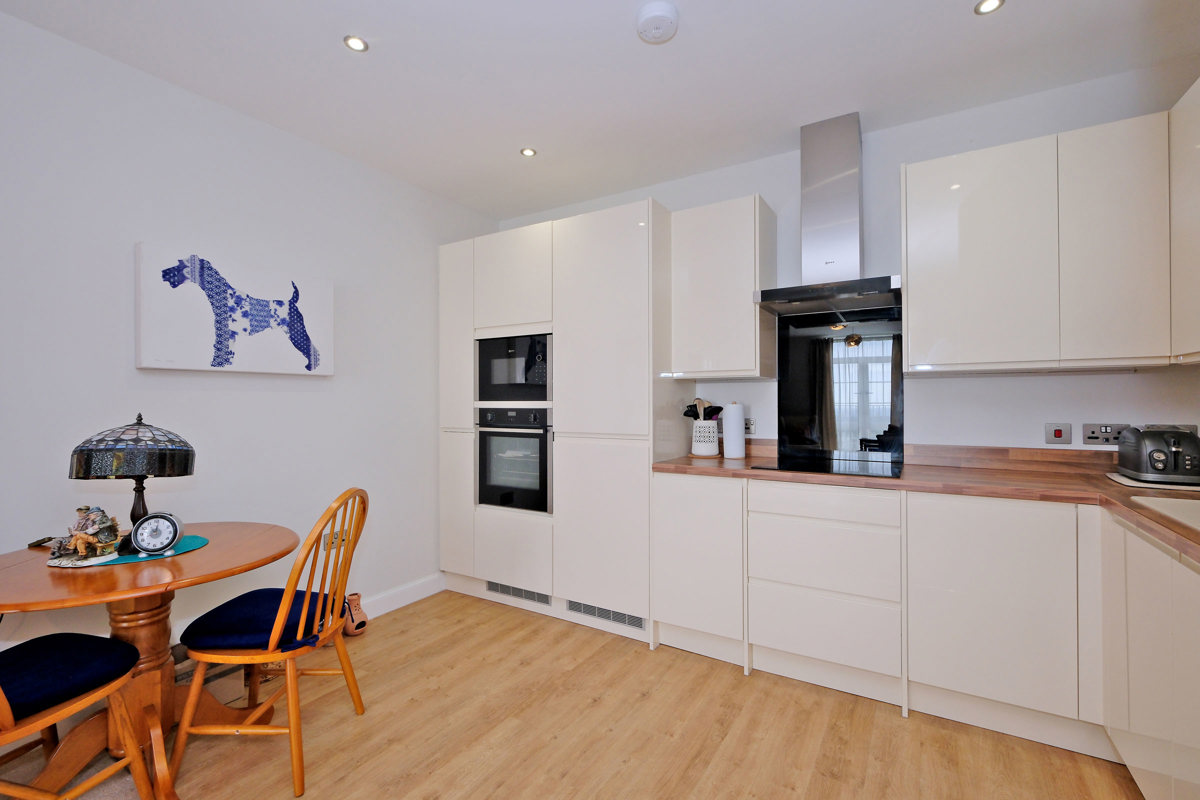 Landale Court 34 (25)6211